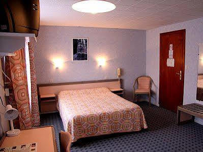 Les Chemins Francis - Modern Hotel Bagnols-les-Bains Buitenkant foto