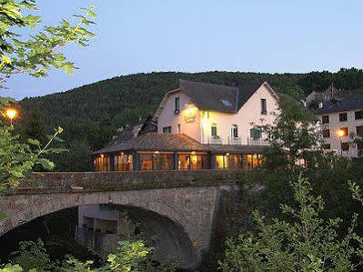 Les Chemins Francis - Modern Hotel Bagnols-les-Bains Buitenkant foto